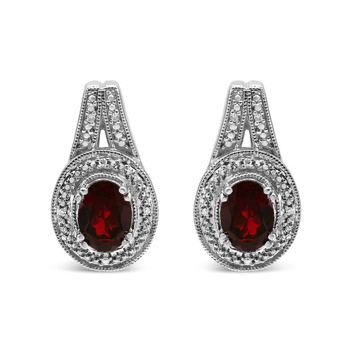 Pendientes de Plata Fina de .925 con Acentos de Diamante y Granate Rojo Ovalado de 8x6mm (Color I-J, Claridad I1-I2)