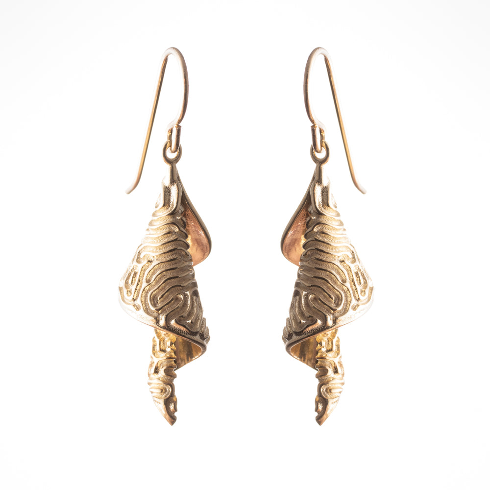 REACTION SHELL EARRINGS | brass