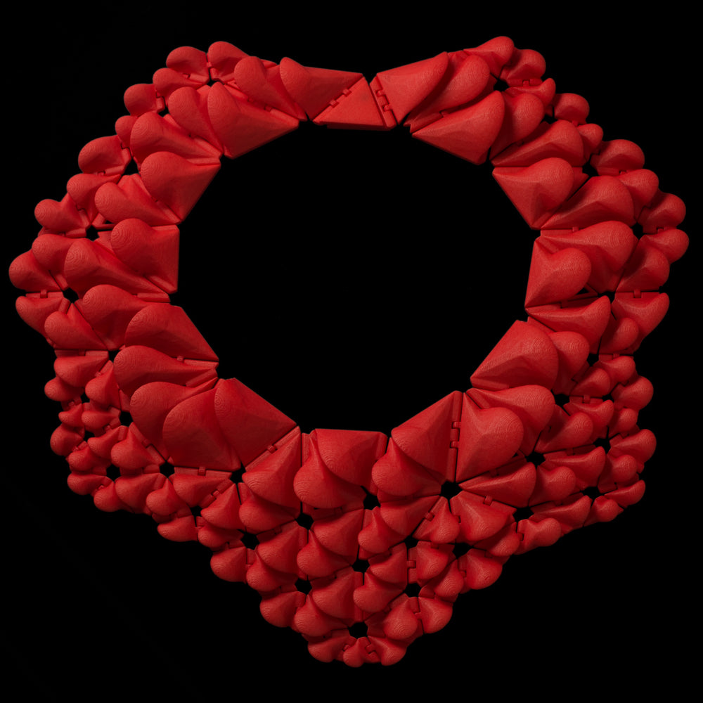 KINEMATIC PETALS COLLAR | red